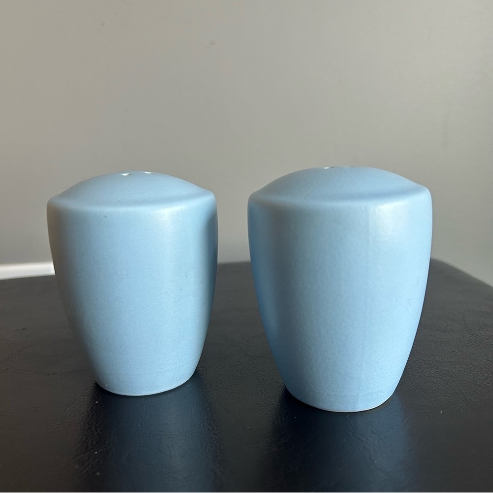 Noritake Colorwave Sky Blue Round Stoneware Salt & Pepper Shakers - Picture 8 of 8